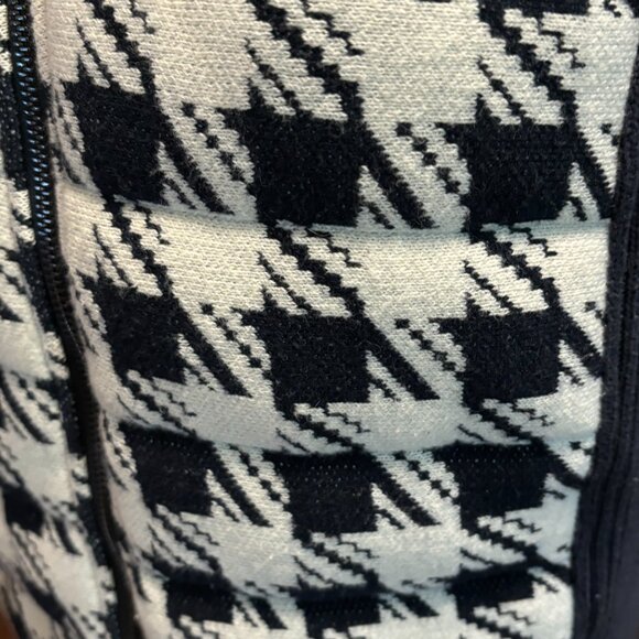 Navy Blue and White Quilted Knit Vest Size XL - Picture 3 of 6